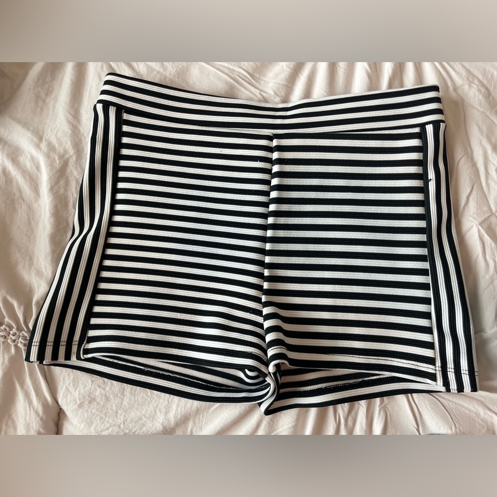 Summer Shorts Bundle! Size M - Picture 9 of 16